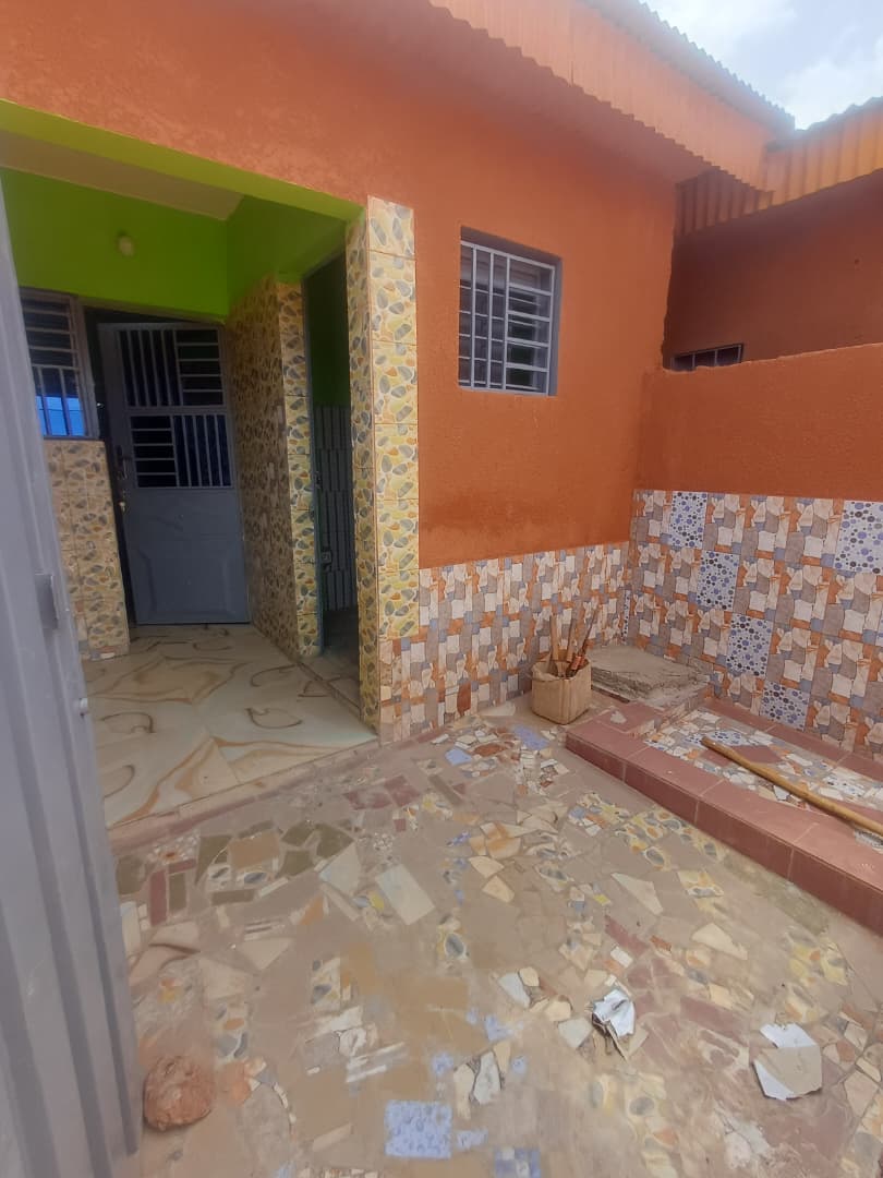 Studio au nouveau quartier derrière l'école bad